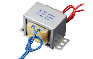 電源變壓器是用電磁感應(yīng)原理工作的，變壓器有兩組線圈。初級線圈和次級線圈。次級線圈在初級線圈外邊。當(dāng)初級線圈通上交流電時(shí)，變壓器鐵芯產(chǎn)生交變磁場，次級線圈就產(chǎn)生感應(yīng)電動勢。變壓器的線圈的匝數(shù)比等于電壓比。例如：初級線圈是500匝，次級線圈是250匝，初級通上220V交流電，次級電壓就是110V。那如何識別電源變壓器好壞？